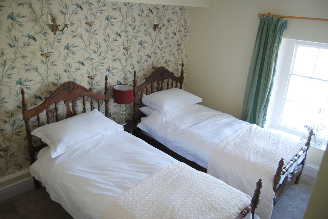 The Fforest Inn Llanfihangel-nant-Melan Exterior photo